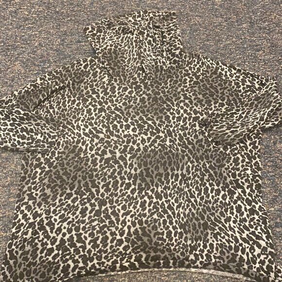 Tops - Leopard Print Turtleneck top sz. XL
